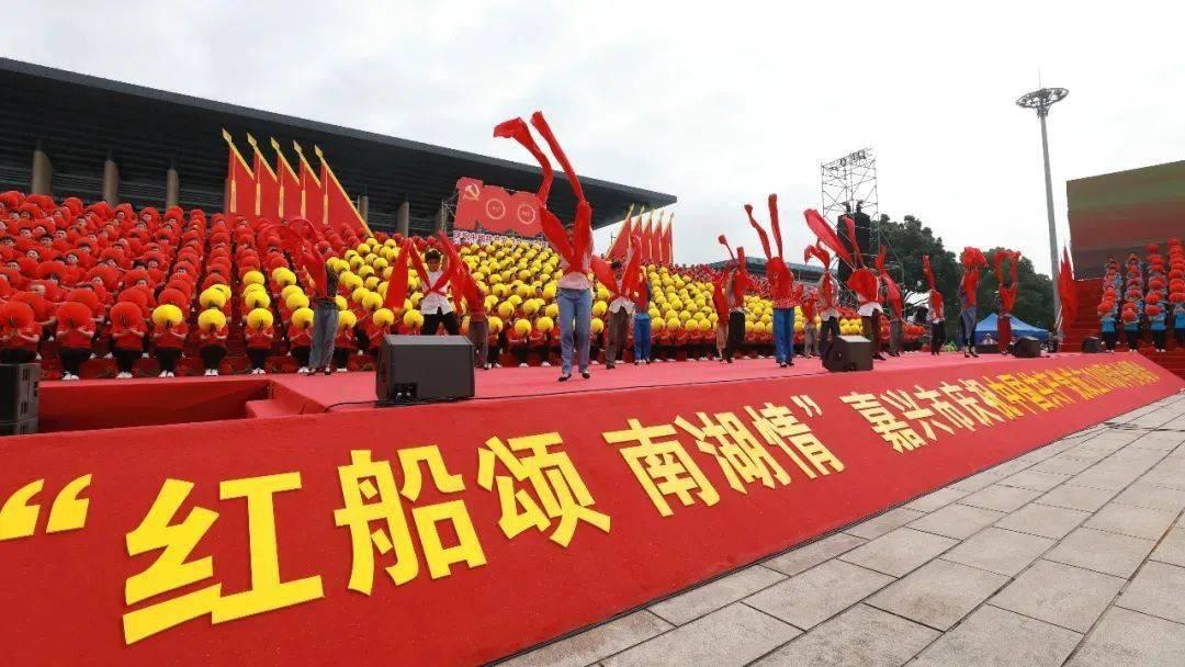 锅圈(02517)：夏霓将辞任首席财务官